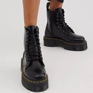 Dr. Martens JADON SMOOTH LEATHER PLATFORM BOOT size 7